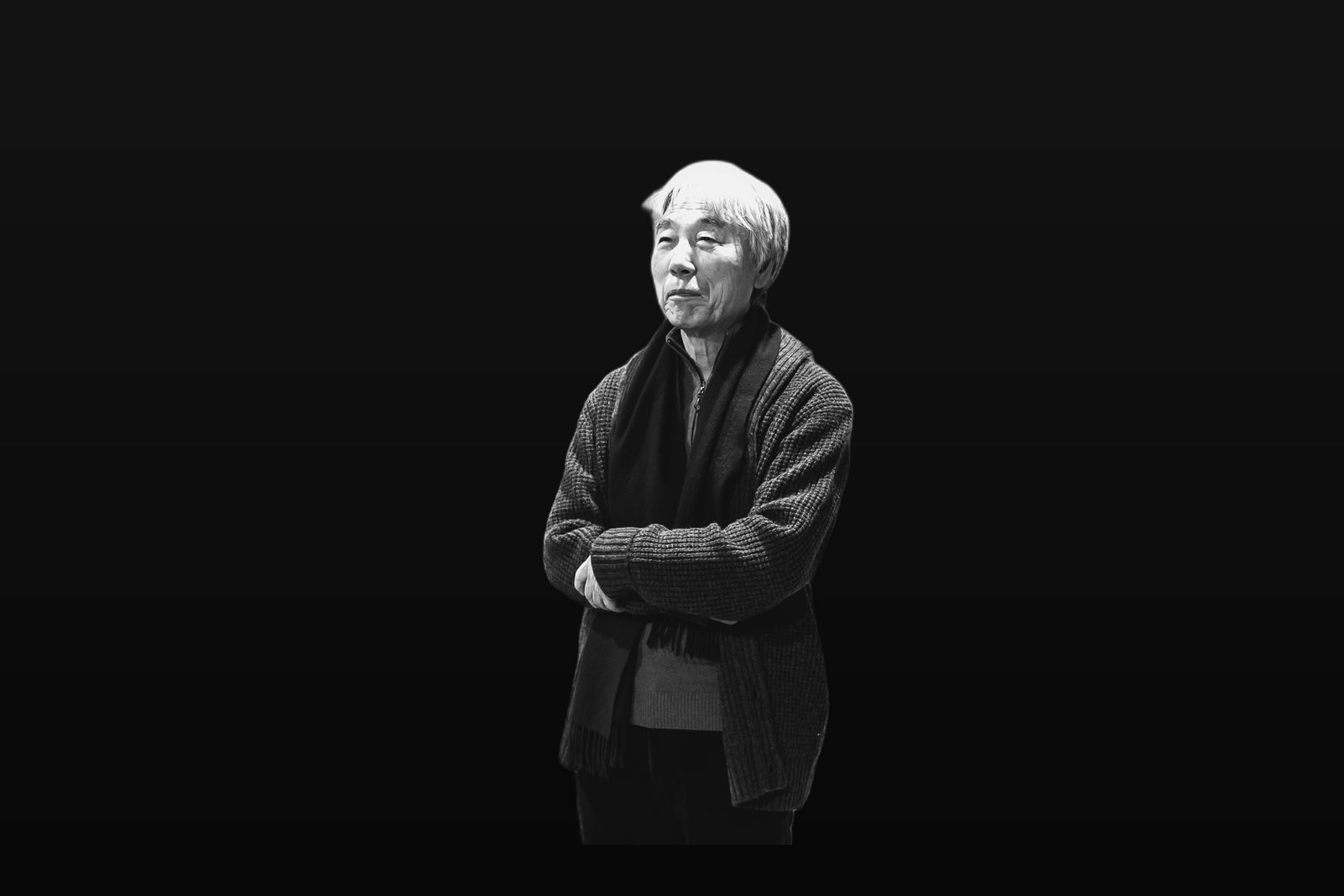 Pierre posée sur jardin de gravier zen, composition minimaliste