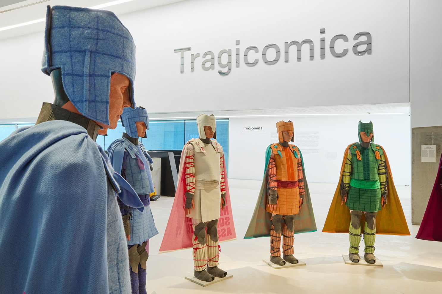 Vue de l'exposition Tragicomica au MAXXI Rome, 2026